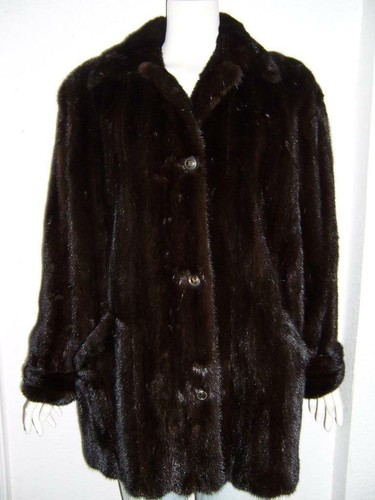 CAPPOTTO DI PELLICCIA DI VISONE MARRONE VINTAGE CON BOTTONI CHANEL SPLENDIDO IN OTTIME CONDIZIONI++++