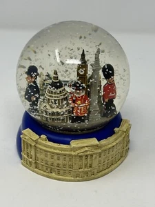 Collectible WATERBALL YARTO Souvenir Snow Water Globe LONDON England - Picture 1 of 6