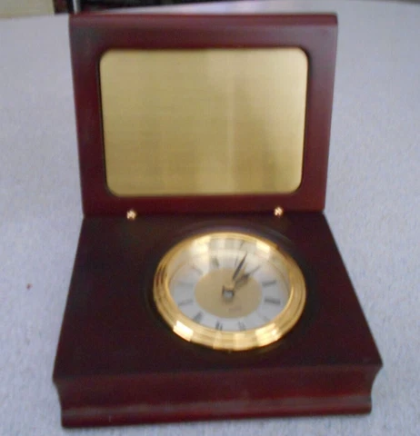 World Clock in Beautiful Wood Case (Good Condition) Cover