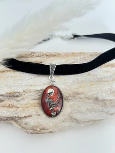 Edgy Retro Velvet Choker - Trendy Goth Choker Statement Vintage-Inspired Choker - Picture 1 of 8