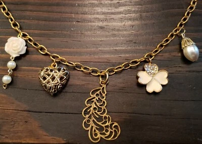 Collar De Colección Reutilizado Reciclado Único Dijes Flor Corazón Perla Desajustado Foto 1 de 4