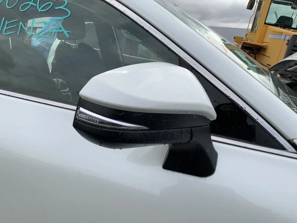 Espejo retrovisor lateral pasajero señal de giro sin cámara OEM 21-23 VENZA 1345253 Foto 1 de 4