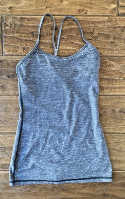 Camiseta sin mangas Lululemon para mujer 2 gris Power Y incorporada latón flujo de entrenamiento Foto 1 de 4