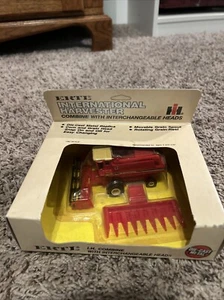 Ertl 1/80 Scale IH International Harvester Combine With International Heads NIB - Picture 1 of 5