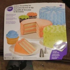 Wilton Deluxe Dekorationsspitzen-Set, 46-teilig - Bild 1 von 2