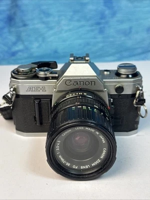 Canon AE-1 con lente de 35-70 mm Foto 1 de 4