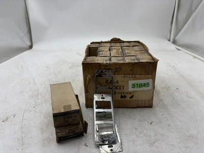 General Electric RA-4 Mounting Strap Remote Control Wall Plate Lot of 200 - Image 1 of 4