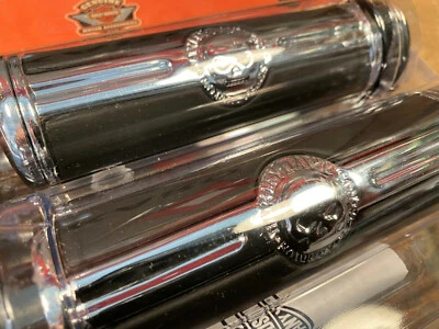 56740-08 GRIFFE SKULL SCHW/CHROM SOFTAIL® TOURING® ELEKTR GASGRIFF ORIG. HARLEY® - Bild 1 von 4