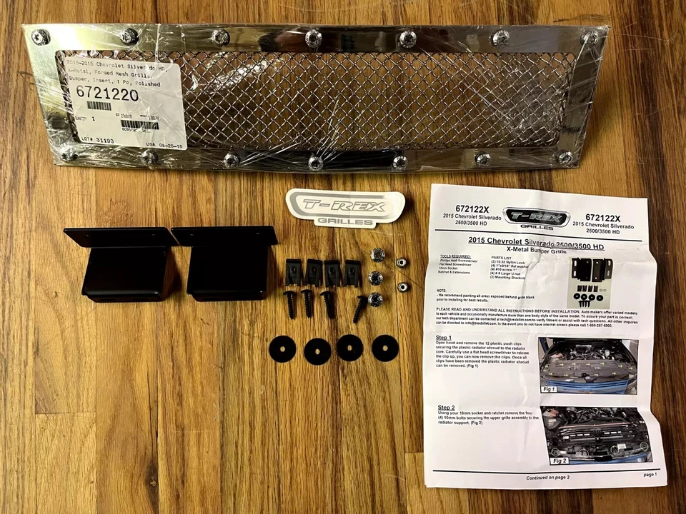 T-Rex Grilles X-Metal Series Studded Bumper Grille Insert - 6721220 Foto 1 de 4