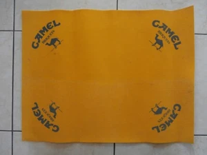 TAPIS DE JEUX CARTE( CAMEL ) POKER BELOTE GUINCHE 57 X 45 CM - Picture 1 of 2