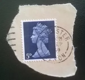 1 GB USED 5d BLUE MACHIN PRE-DECIMAL DEFINITIVE STAMP AXMINSTER POSTMARK SG735  - Picture 1 of 2