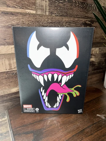Marvel Legends Retro Venom (Hasbro PulseCon) Cover