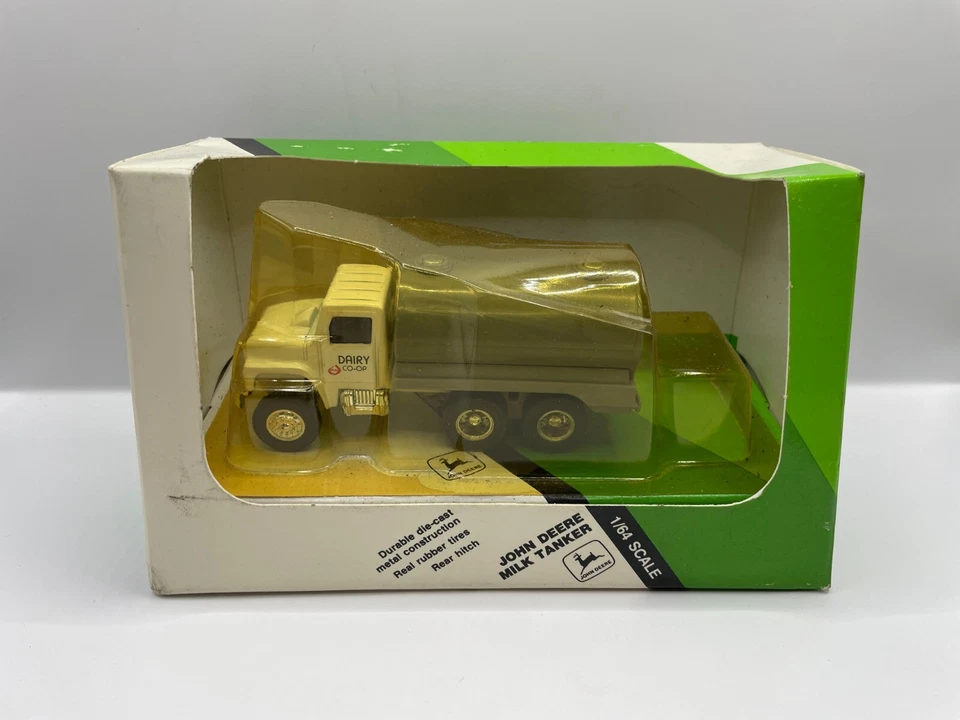 1/64 John Deere Milk Truck - Image 1 of 1