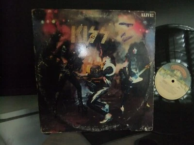 KISS ALIVE DOUBLE LP ON CASABLANCA RECORDS - Image 1 of 2