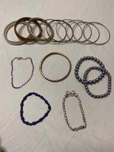 Costume Jewelry Bracelets - Mixed Styles and Materials - Lot of 15 - Foto 1 di 4