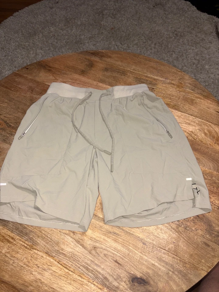 Pantalones Cortos Lululemon Pequeños Beige LTT Sin Forro Cordón Entrenamiento Atlético Foto 1 de 4