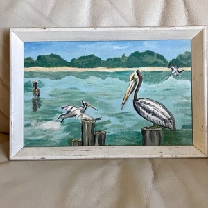 Impresión artística de pelícano costero sobre madera en marco blanco ¡De colección! - Imagen 1 de 4