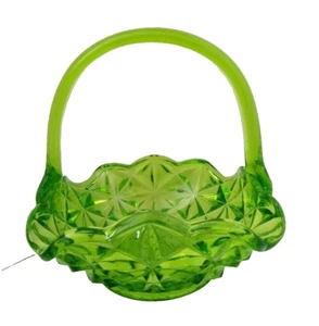 Indiana Glass Monticello Lime Green Glass Basket Handle Star Pattern 6 x 6 x 3" - Bild 1 von 8