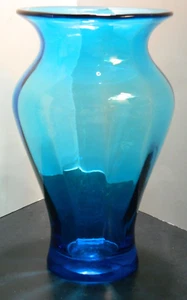 Jarrón acanalado óptico azul Steuben Celeste vintage 9" x 5,25" x 5,25" excelente - Imagen 1 de 8