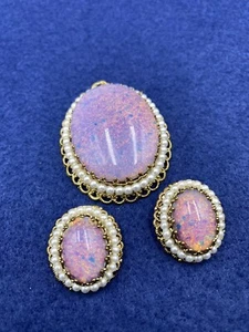 West Germany Pink Faux Fire Opal Glass & Faux Pearl Brass Pendant & Earrings VTG - Picture 1 of 24