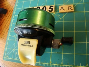 V5805 AR JOHNSON SABRA MADE IN USA FISHING REEL - Picture 1 of 6