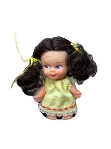 Vintage Puppe 3,5 Zoll hergestellt in Hongkong gemarkt blaue Augen braune Haare Mini klein Kunststoff - Bild 1 von 6