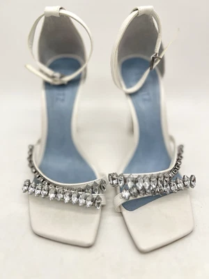 Tira de tornozelo Schutz Linsey branca stilettoes feminina couro 8B strass - Imagem 1 de 4