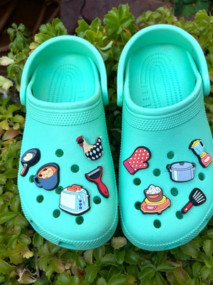 CROCS Mint Green EUC Shoes KITCHEN COOK Buttons Women's Size 8 - Image 1 of 4