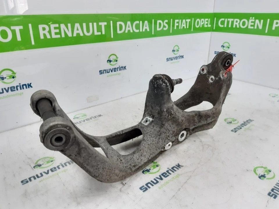 BRAS DE SUSPENSION AVANT DROIT (TRIANGLE) Peugeot 407 SW (6E) 2005 365704 - Photo 1/1