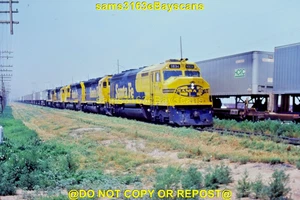 ORIGINAL SLIDE SANTA FE RR F45 5934 TOFC TRAIN AT AMARILLO YX 1981 - Picture 1 of 1