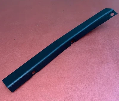 Panel pilar trasero izquierdo mercedes-benz - 124-692-01-01-9051 - para 300td y más Foto 1 de 4