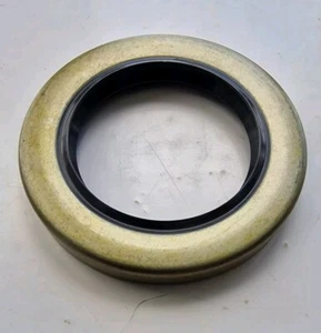 CASE/IH 85 95 4200 SERIES TRACTOR REAR PTO OIL SEAL 385766R91 - Picture 1 of 2