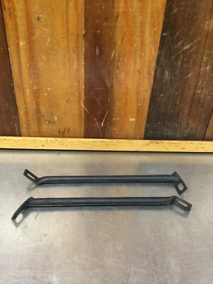 Triumph Spitfire • 原装前散热器安装固定杆套装,L + R. KT550 — 第 1/4 张图片