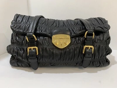 Bolso de Hombro PRADA Suave Negro Napa Goufre Bloqueo de Sonido Cuero Acanalado Dorado H/ware Foto 1 de 4