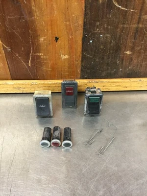 MG Midget 1500 - Luces e interruptores indicadores originales del tablero de instrumentos. Usado. KMG1474 Foto 1 de 4