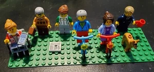 Lego City 60154 Bus Station Minifigure Set Wheelchair Dog Bicycles Driver  - Picture 1 of 4