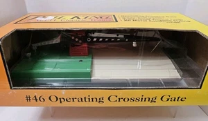 MTH Rail King 30-11017 O Tinplate #46 Operating Xing Gate, Green w/ Cream base - Picture 1 of 4