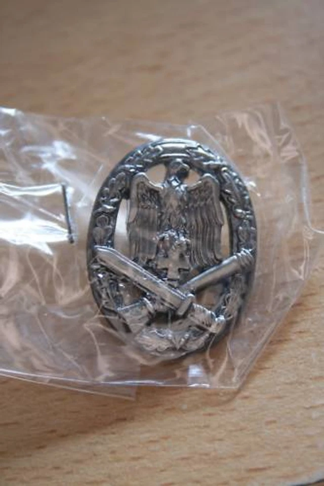 Ausverkauf   Pin WEHRMACHT Infanterie Sturmabzeichen  Metall    27 - Bild 1 von 1