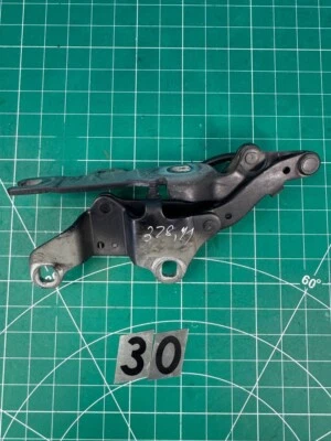 2012-2018 BMW 328i Xdrive — черный шарнир левого капота 7115263 - Изображение 1 из 4