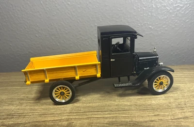Signature Models - 1923 Ford Model TT Pick Up Truck - Black - 1:32 Diecast - Image 1 of 4