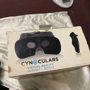 Cynoculars Virtual Reality Headset and Wireless Remote - Picture 1 of 8