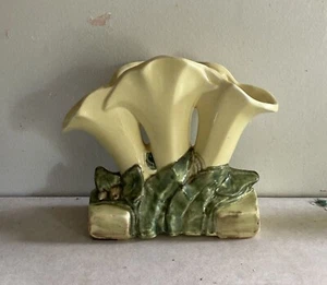 Vintage McCoy Art Pottery #78 Triple Lily Flower Vase Yellow Nice - Picture 1 of 5