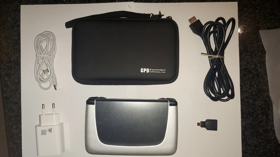 GPD WIN 2 MINI COMPUTER PORTATILE E RETROCONSOLE + CAVO HDMI + ADATTATORE HDMI - Immagine 1 di 4