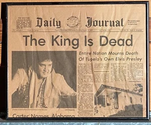 ELVIS PRESLEY ‘THE KING IS DEAD’ hometown newspaper RARE, FRAMED RnR RELIC! - Bild 1 von 5