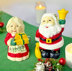 Vintage 1989 Santa and Mrs Claus Salt and Pepper Shakers 3" Plastic Classic - Picture 1 of 11