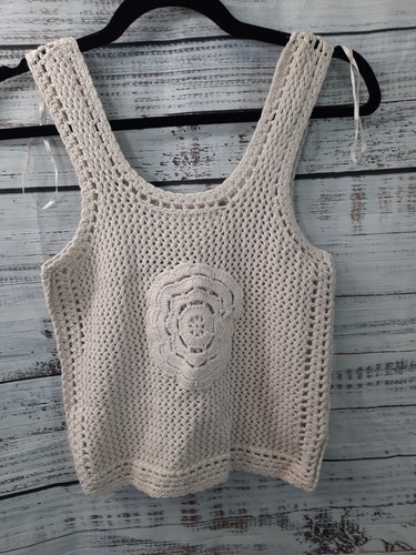 Canotta Jessica Simpson Off White all'uncinetto fiori boxy piccola Cottagecore NUOVA