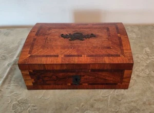 Barock Schatulle Kästchen mit Marketerie Nuss um 1750 Intarsien - Picture 1 of 8