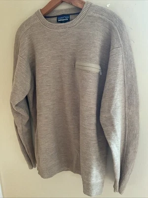 Suéter Patagonia 100% Lana Cuello Redondo Beige Hombre’s Bolsillo en el Pecho Talla L Foto 1 de 4