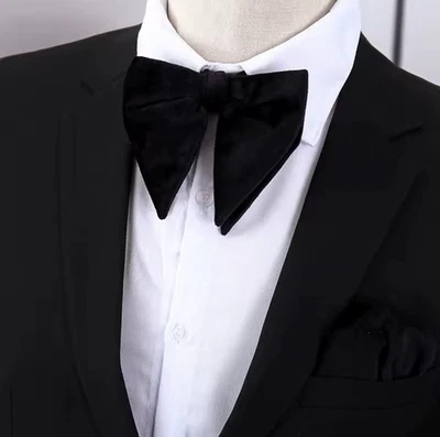 Pajarita y pañuelo formal grande de terciopelo mariposa negro liso pre atado para hombre Foto 1 de 3