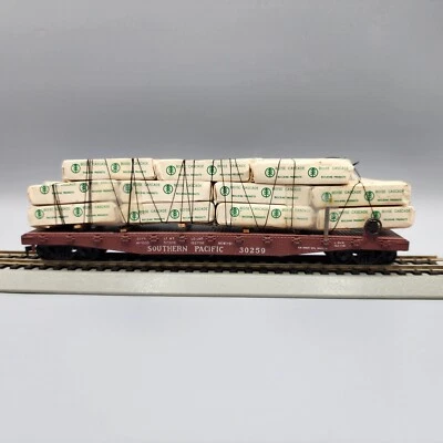 HO Scale Southern Pacific #30259 with Boise Cascade Building Products - Image 1 of 4